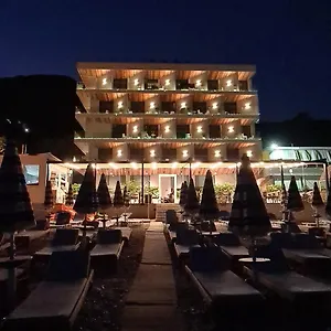 Hotel Aross, Kanine